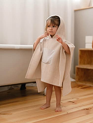 molis&co. Poncho de Baño para Niños de 3-4 años. Zinnia. Toalla con Capucha para Playa. Bata de baño para niño Ligera y Compacta. (Oeko-Tex 100).